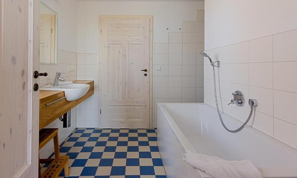 Kapitaenshaus - Kajuete Villa Ahrenshoop Buitenkant foto